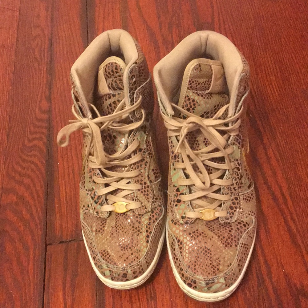 Nike Wedge Sneaker